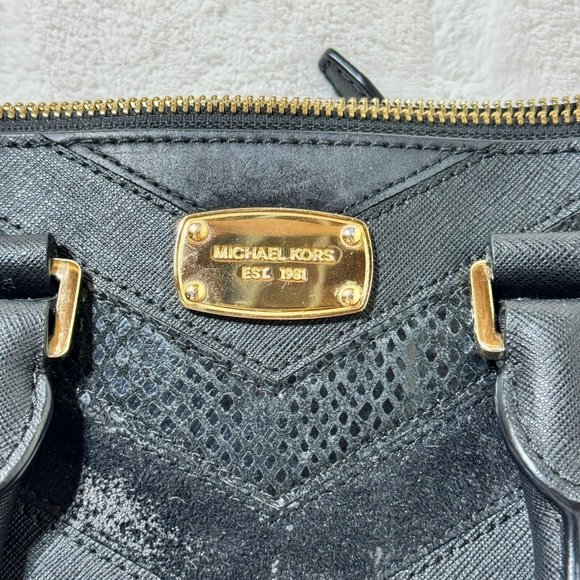 MICHAEL KORS Purse Selma Black Chevron Patchwork Design w/ Adjustable Strap - Picture 9 of 16